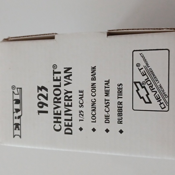 Rare ERTL 1923 Chevrolet Delivery die cast Van 1:25 scale RCA Victor coin bank - Picture 6 of 7